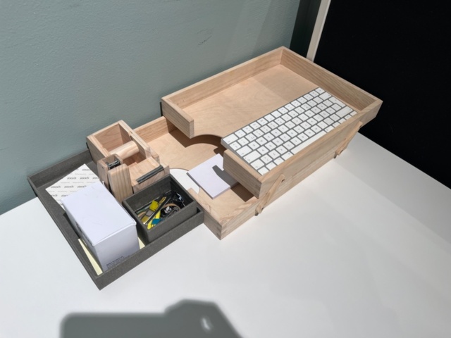 1424037-6 Kontorsplats, elskrivbord, skrivbordsstol, avskärmare, tillbehör