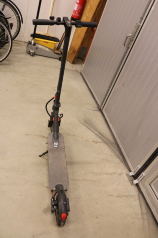 1416757-4 Electric Scooter E-Wheels