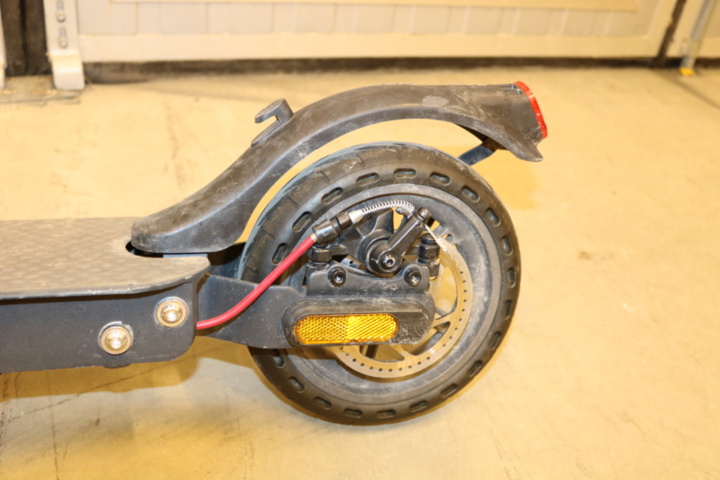 1416757-8 Electric Scooter E-Wheels