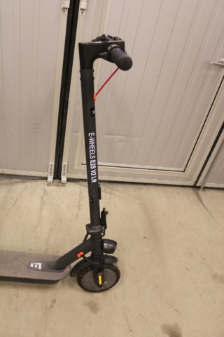 1416757-19 Electric Scooter E-Wheels