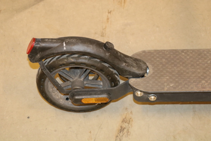 1416757-20 Electric Scooter E-Wheels