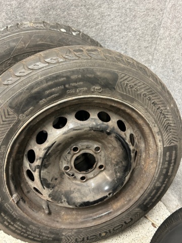 1436493-7 various tires on rims 10pcs