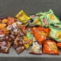 1436494-8 Collection with drinks, sweets and chips