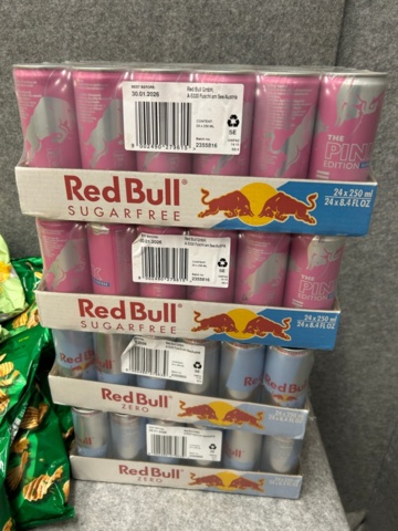 1436494-10 Collection with drinks, sweets and chips