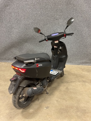 1351394-5 Moped - Invicta Semper -2024