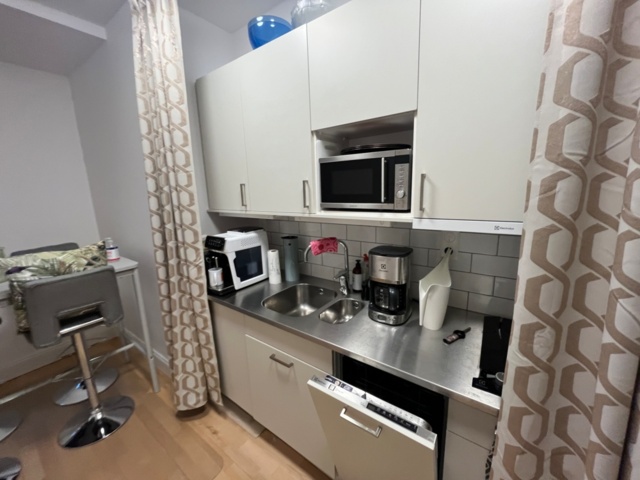 1443779-2 Möbler och köksutrustning