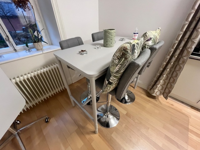 1443779-6 Möbler och köksutrustning