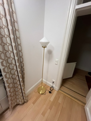 1443779-8 Möbler och köksutrustning