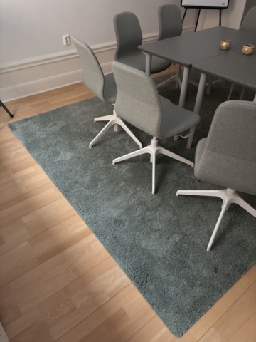 1443781-11 Kontorsinredning - Bord, stolar, whiteboardtavla, projektorduk, m.m