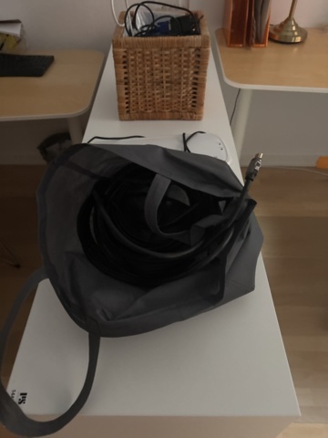 1443783-12 Kontorsinredning och elektronik -Skrivbord, kontorsstolar, datorskärmar, m.m