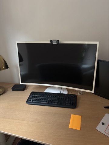 1443784-28 Kontorsinredning och elektronik -Skrivbord, stolar, skrivare, m.m