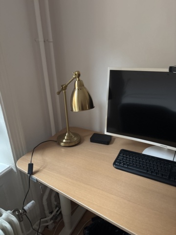 1443784-29 Kontorsinredning och elektronik -Skrivbord, stolar, skrivare, m.m