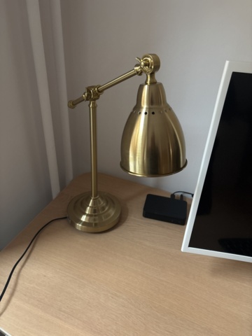 1443784-35 Kontorsinredning och elektronik -Skrivbord, stolar, skrivare, m.m