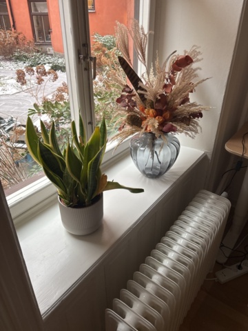 1443784-36 Kontorsinredning och elektronik -Skrivbord, stolar, skrivare, m.m