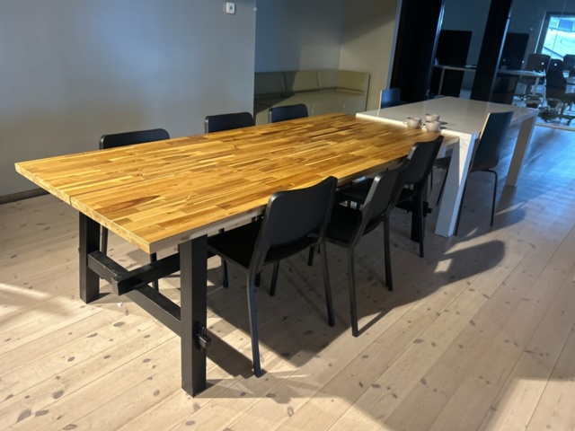 1410916-1 Dining table 2 pcs and sofa