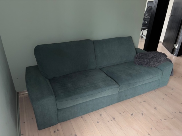 1410911-2 Sofa and coffee table