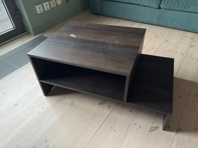 1410911-3 Sofa and coffee table