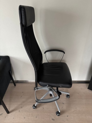 1410912-4 Cabinets and office chairs