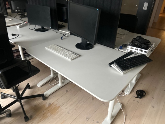 1410914-8 Office furniture - Desks, office chairs, etc.