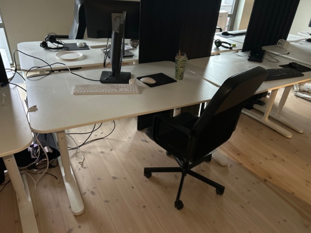 1410914-10 Office furniture - Desks, office chairs, etc.