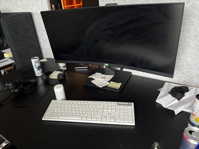 1410913-3 Office furniture - Desks, screens, office chairs