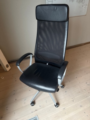 1410913-5 Office furniture - Desks, screens, office chairs