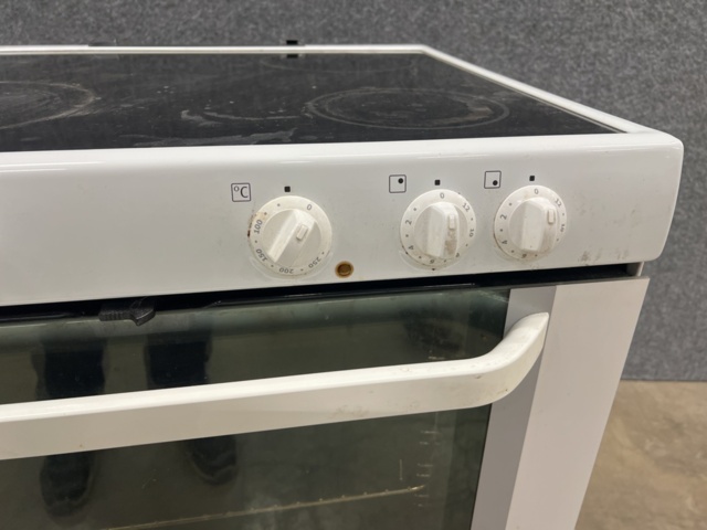 1477080-5 Stove Electrolux EKC70010W