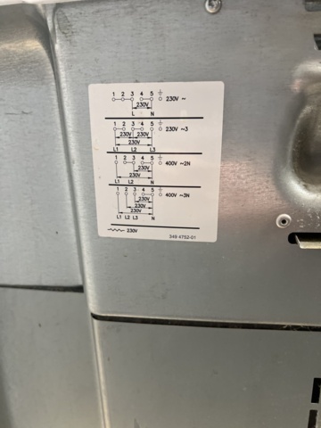 1477080-8 Stove Electrolux EKC70010W