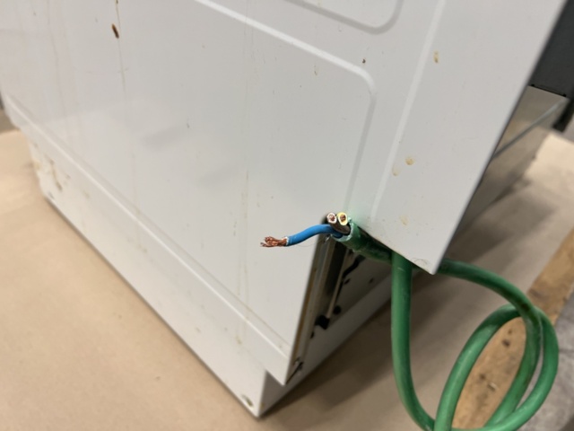 1477080-9 Stove Electrolux EKC70010W