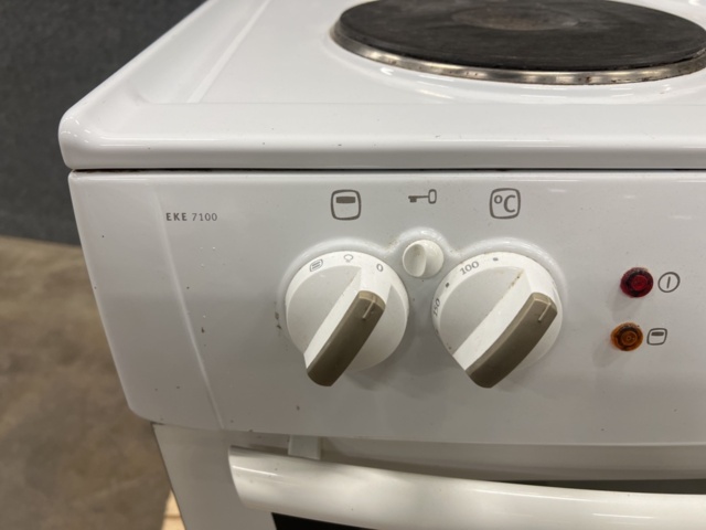 1477081-4 Stove Electrolux EKE7100