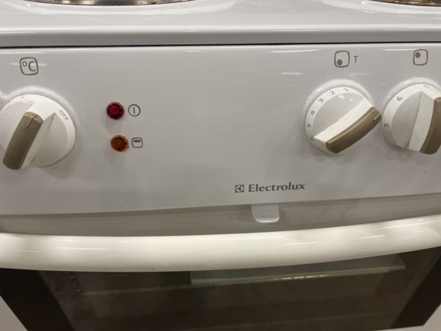 1477081-5 Stove Electrolux EKE7100