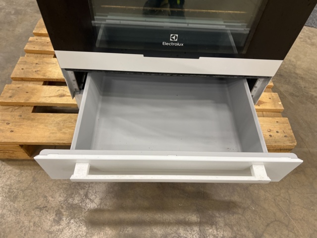 1477082-12 Stove Electrolux EKC7051BOW