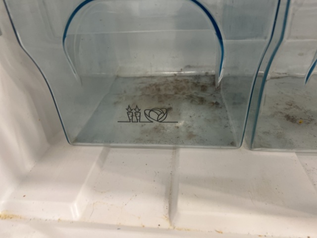 1477085-7 Fridge & freezer Electrolux ERB22011W