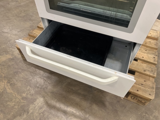 1477088-10 Stove Electrolux EKC70010W