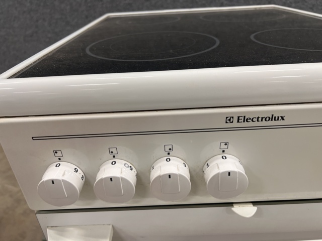 1477092-4 Stove - Electrolux EKC510101W