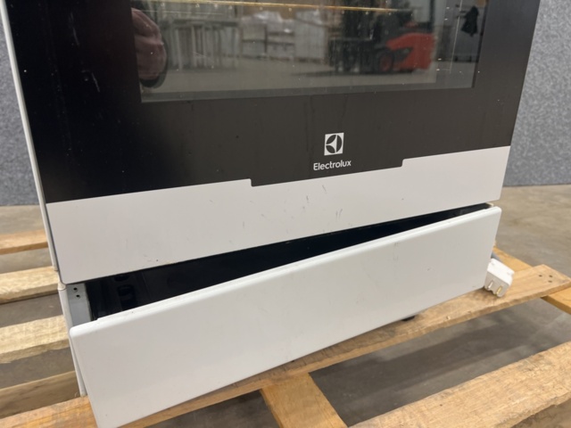 1477109-5 Stove - Electrolux