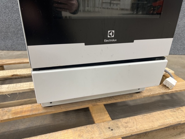 1477109-8 Stove - Electrolux