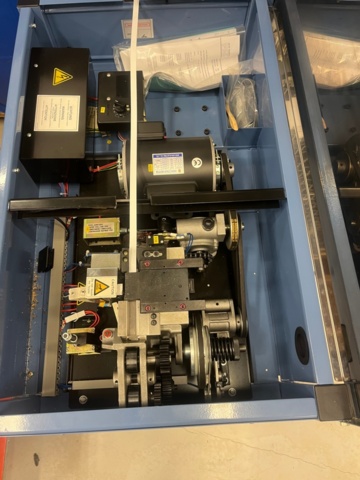 1470181-11 Halvautomatisk bandningsmaskin