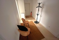 1443780 Möbler och inredning - Stolar, matta, klädhängare