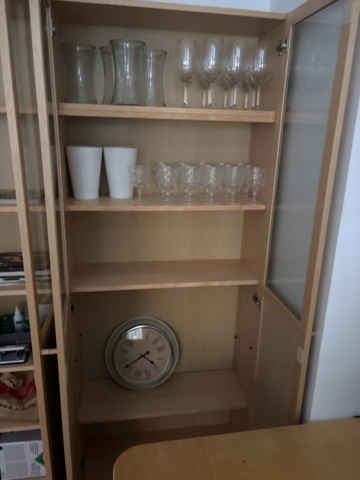 1443783-24 Kontorsinredning och elektronik -Skrivbord, kontorsstolar, datorskärmar, m.m