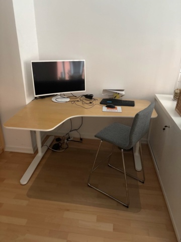 1443783-15 Kontorsinredning och elektronik -Skrivbord, kontorsstolar, datorskärmar, m.m