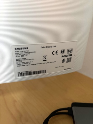 1443783-8 Kontorsinredning och elektronik -Skrivbord, kontorsstolar, datorskärmar, m.m