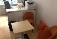 1443784 Kontorsinredning och elektronik -Skrivbord, stolar, skrivare, m.m