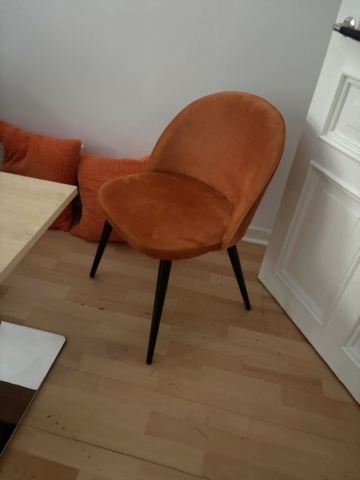 1443784-3 Kontorsinredning och elektronik -Skrivbord, stolar, skrivare, m.m