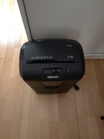 1443784-11 Kontorsinredning och elektronik -Skrivbord, stolar, skrivare, m.m