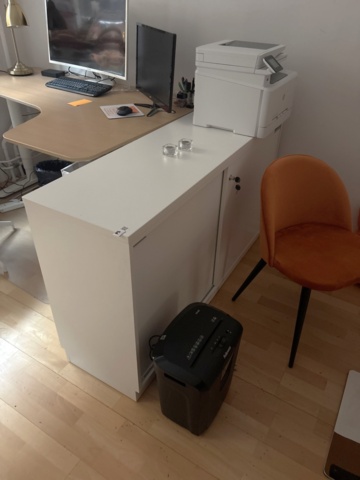 1443784-14 Kontorsinredning och elektronik -Skrivbord, stolar, skrivare, m.m