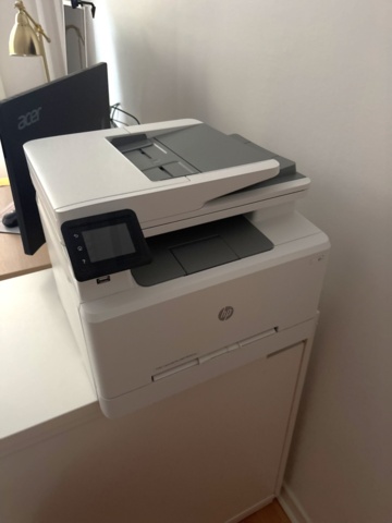 1443784-19 Kontorsinredning och elektronik -Skrivbord, stolar, skrivare, m.m