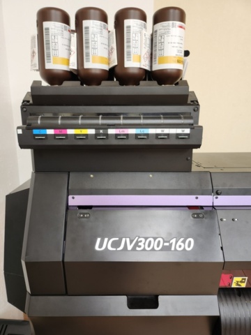 1371155-4 Large format printer with accessories - Mimaki UCJV300-160