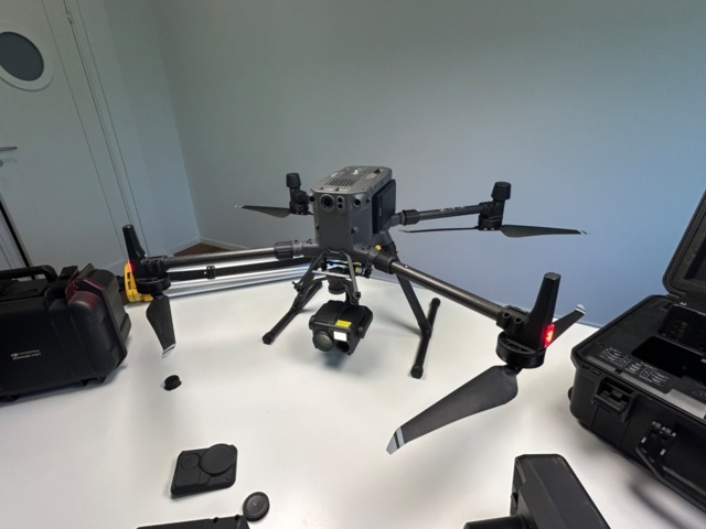 1411410-25 Drönare med tillbehör - DJI Matrice 300 RTK - 2020, få flygtimmar