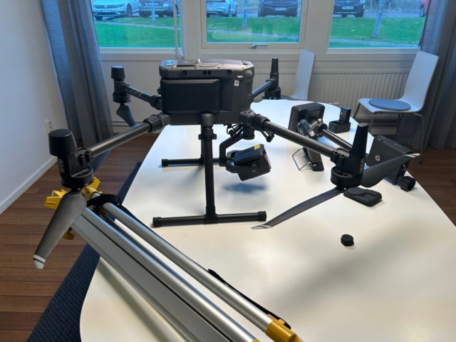 1411410-36 Drönare med tillbehör - DJI Matrice 300 RTK - 2020, få flygtimmar